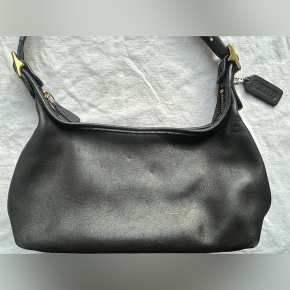 Vintage Coach Black Leather Shoulder Bag with Gold Accents - Picture 3 of 4